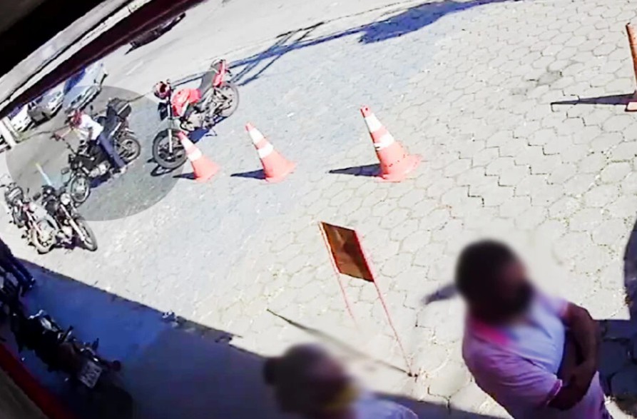 Estoquista de 18 anos relata ameaça de motociclista armado, em Goiânia