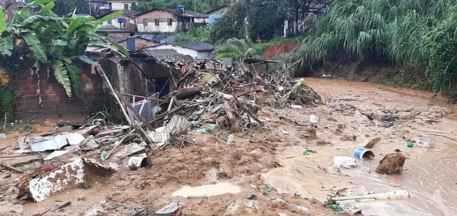 Recife: Chuvas e deslizamentos deixam 87 mortos e 56 desaparecidos