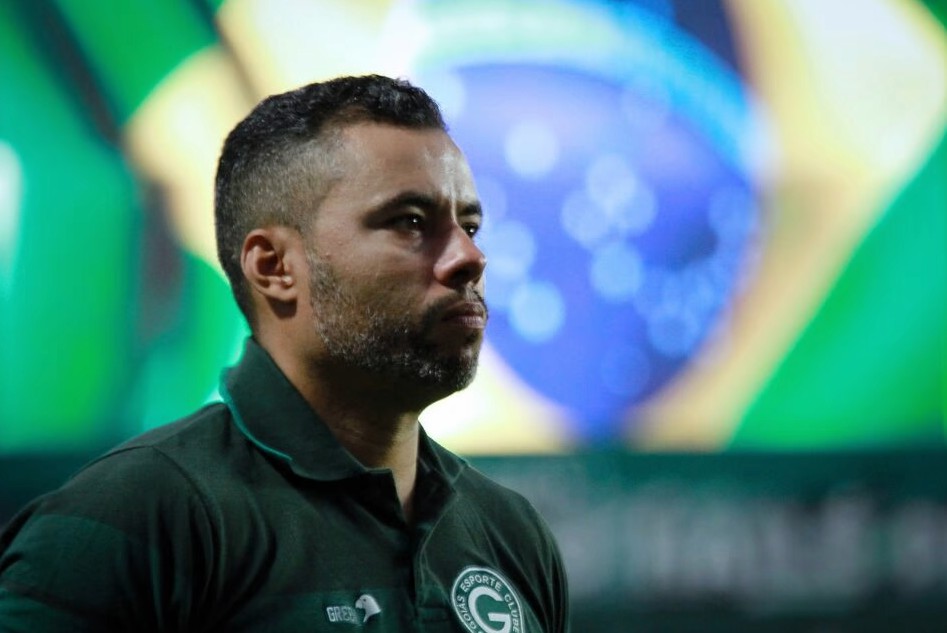 Jair Ventura admite preocupação em saída de artilheiro: “Que ninguém o tire daqui”