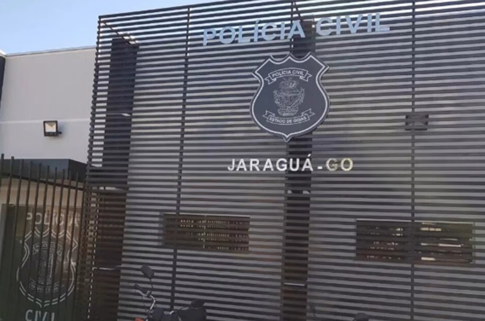 Homem embriagado é preso após agredir mãe, em Jaraguá