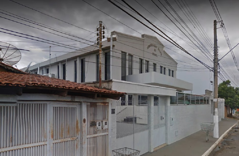 Discussão política entre PM e religioso termina com fiel baleado dentro de igreja