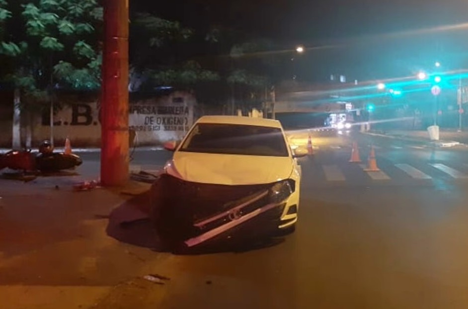 Motociclista morre após colidir contra carro na Avenida T-2, em Goiânia