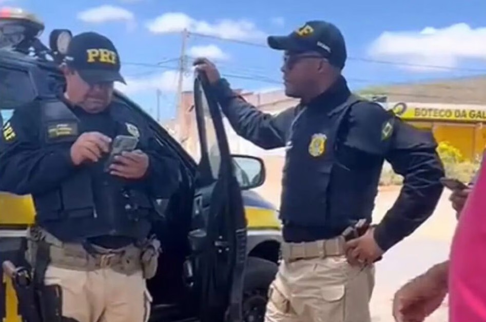 Diretor da PRF é chamado ao TSE e diz que irá encerrar operação em transporte público de eleitores