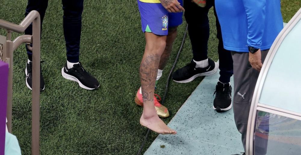 Após entorse, Neymar será reavaliado nesta sexta-feira e médico afirma: “Importante aguardar”