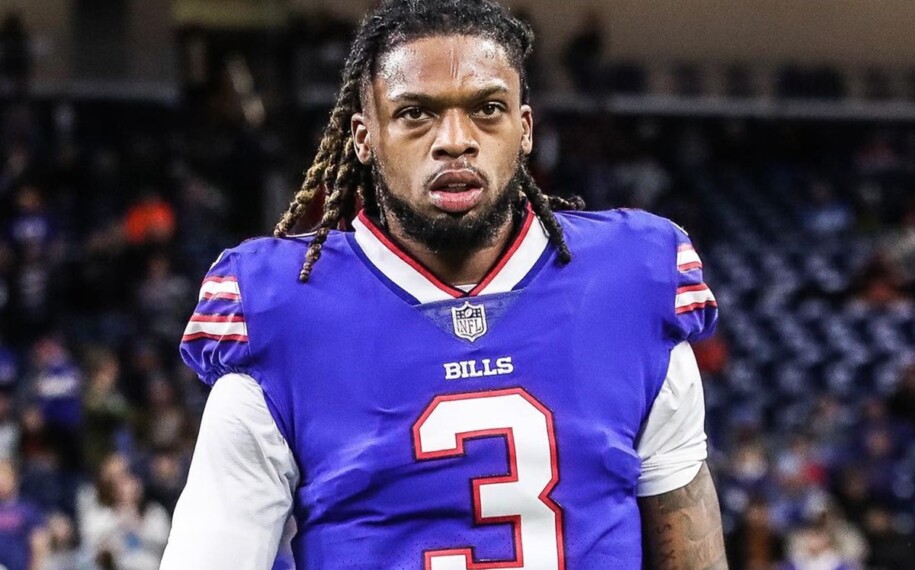 Jogador da NFL tem parada cardíaca em campo após choque e está em estado crítico