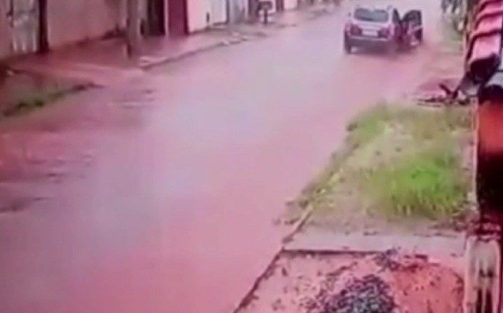 Vídeo mostra garota de 13 anos saltando de carro em movimento, em Luziânia