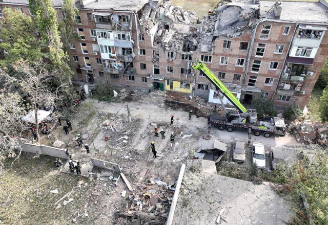 Ataques russos matam uma pessoa e ferem ao menos 34 na Ucrânia