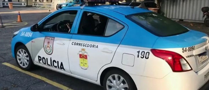 PMs são suspeitos de violência sexual contra jovem dentro de viatura, no Rio