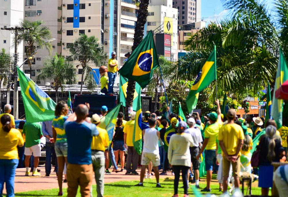 Manifestantes de direita defendem Benito Franco e criticam PL das Fake News durante ato em Goiânia