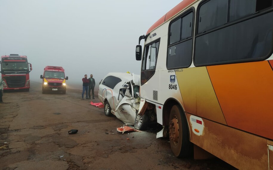 Acidente entre carro funerário e ônibus deixa uma pessoa morta na GO-320, em Goiatuba