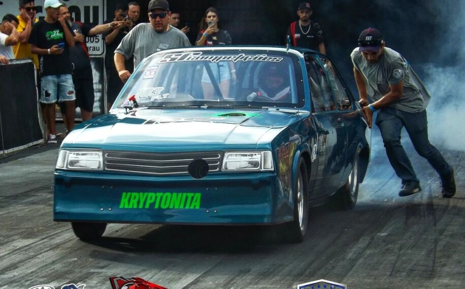 Piloto sofre acidente em evento automobilístico, mas assessoria garante motorista em bom estado: “Sem nenhum ferimento”