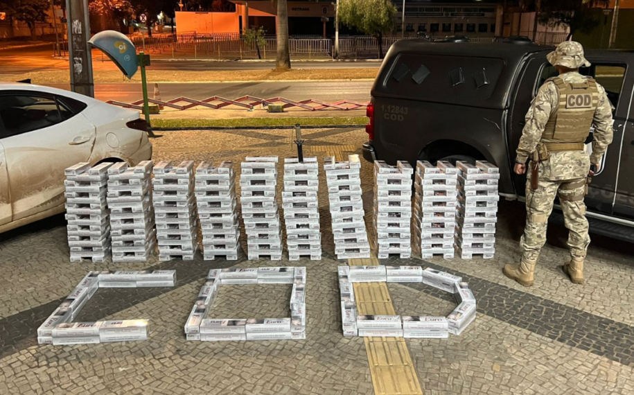 PM apreende 4 mil maços de cigarro contrabandeados do Paraguai que seriam entregues em Goianira