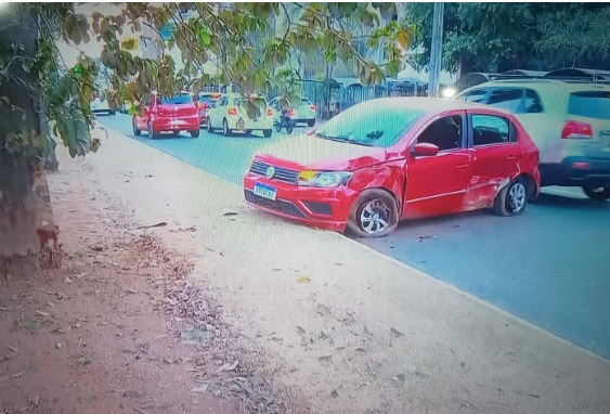 Motorista abandona veículo batido causa transtornos no trânsito da Avenida 85 em Goiânia