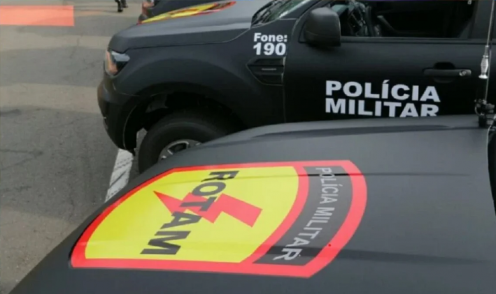 Em entrevista, o dono do veículo disse que comprou a motocicleta para trabalhar com delivery e afirmou que não sabia dos débitos, que ultrapassam R$ 240 mil em multas cometidas no trânsito de Rio Verde. Após o flagrante, equipes da AMT foram acionadas e fizeram a remoção do veículo para o pátio.