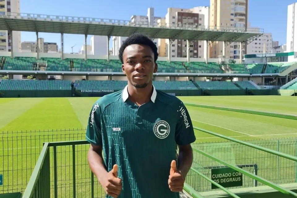 Goiás anuncia a contratação de atacante africano para suas categorias de base