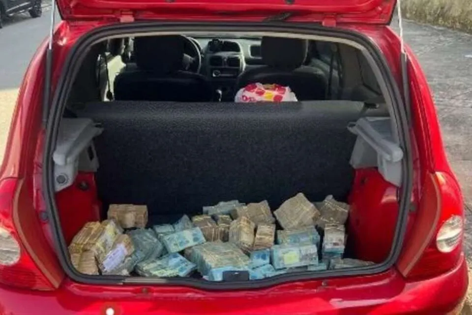 Polícia encontra R$ 1 milhão em carro abandonado no Maranhão