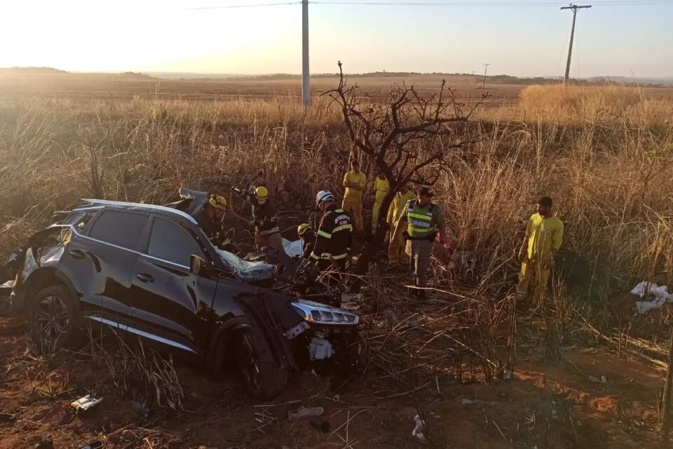 Acidente deixa dois mortos e sete feridos na GO-330, em Ipameri