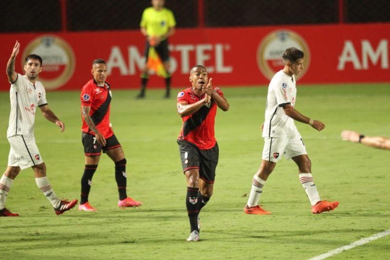 Atlético-GO empata sem gols com Newell's Old Boys na estreia da Sul-Americana