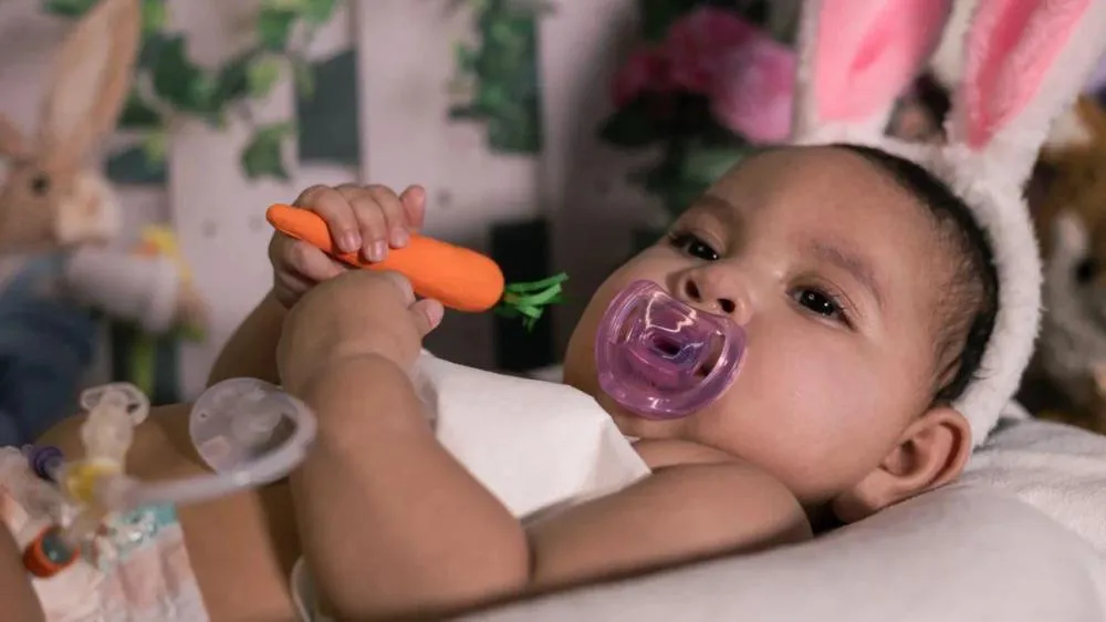 Ensaio fotográfico de Páscoa leva cor e esperança para crianças em UTI de Goiânia