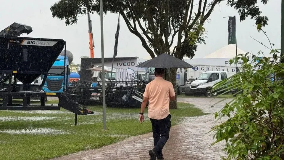Tecnoshow: Defesa Civil emite alerta de chuva forte e alagamento em Rio Verde