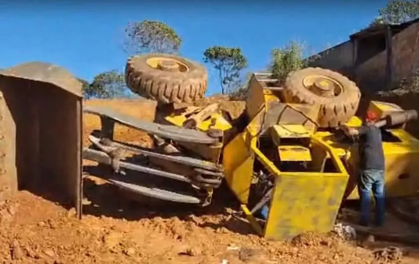 IDOSO É RESGATADO APÓS FICAR PRESO SOB RETROESCAVADEIRA EM LUZIÂNIA
