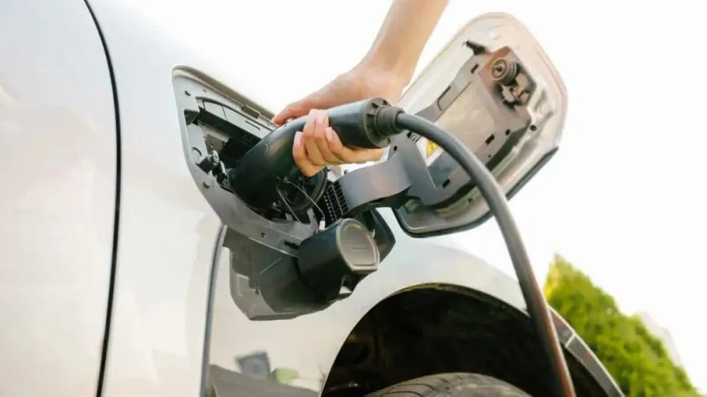 GOIÁS ALTERA COBRANÇA DO ICMS SOBRE RECARGA DE VEÍCULOS ELÉTRICOS