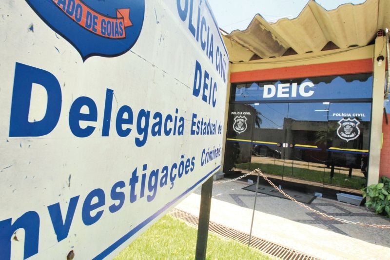 Dupla é presa, em Goiânia, suspeita de tentar aplicar golpe do novo número em irmão de delegado