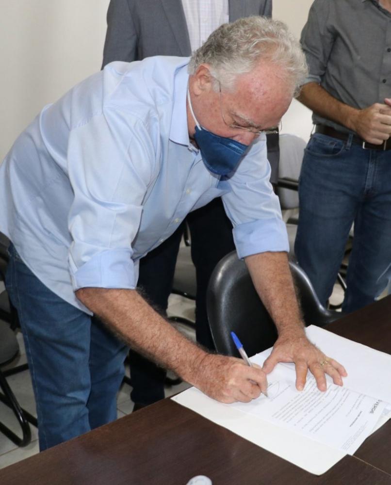 Paulo do Vale apresenta projetos para garantir casas próprias e escrituras para população de baixa renda