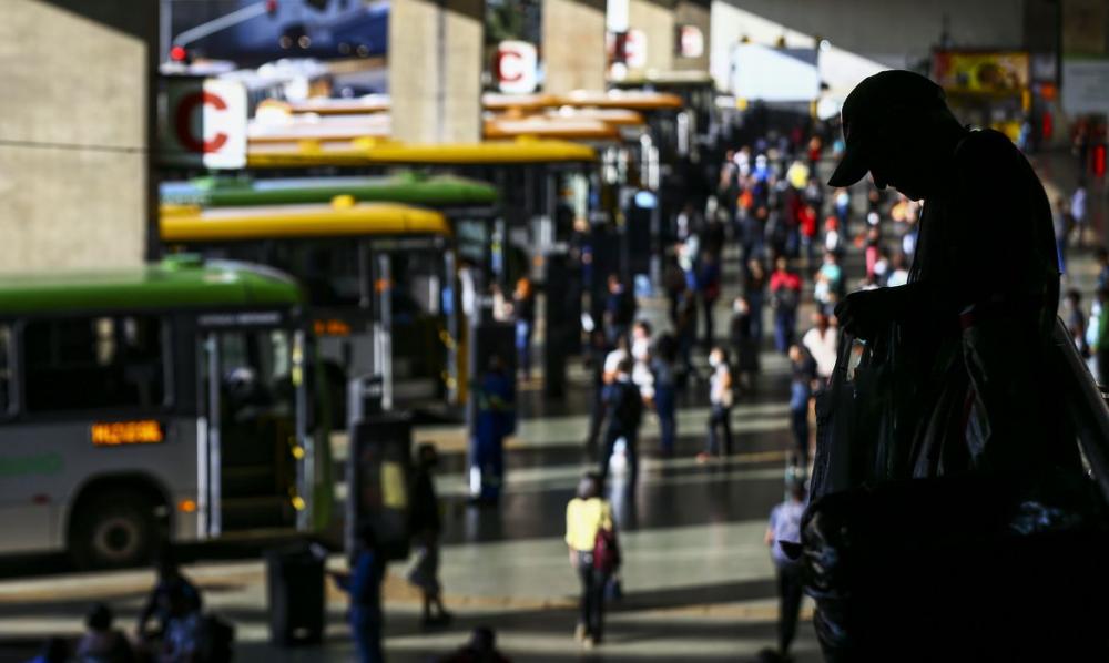 IBGE estima que desempregados no Brasil são 14,4 milhões