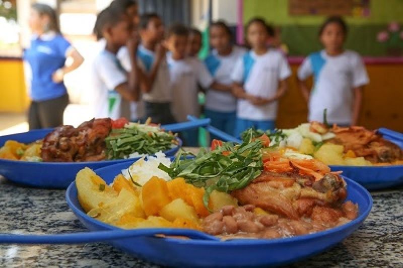 Estudantes da rede estadual de Goiás receberão Cartão Alimentação de R$ 30
