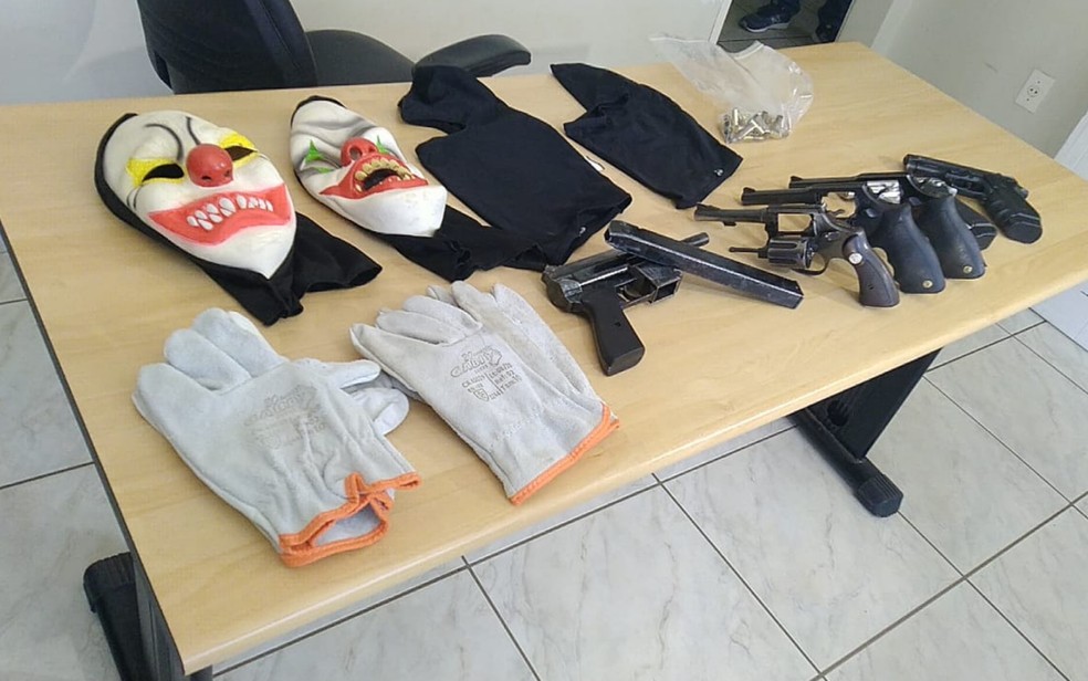 Cinco suspeitos de explosão de agência bancária são mortos durante troca de tiros