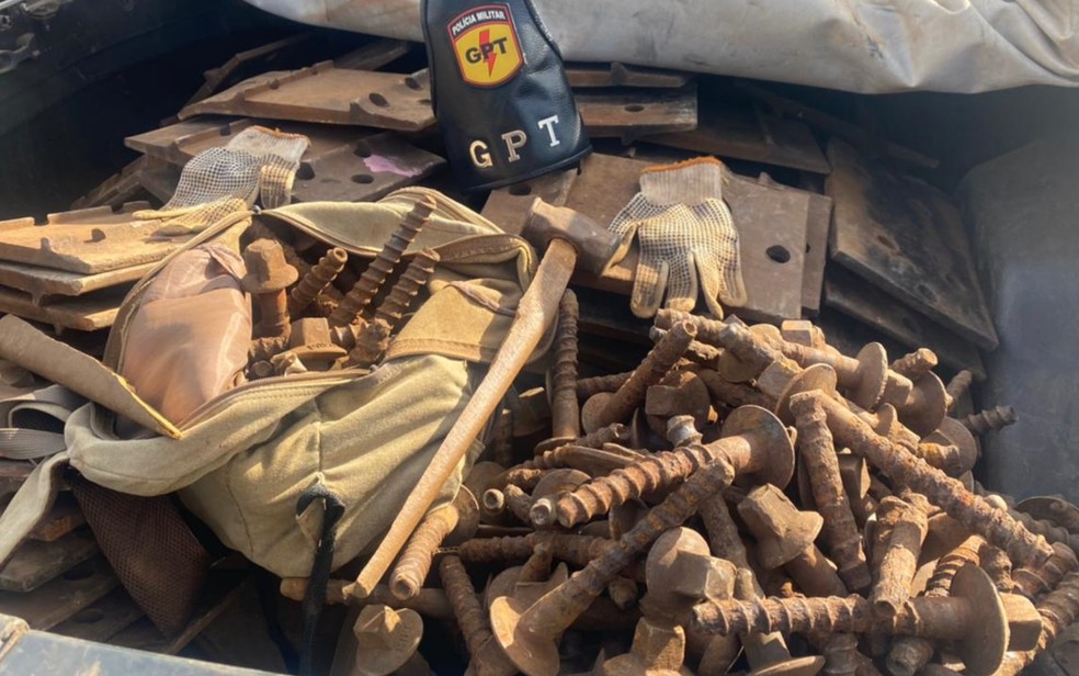 Dois homens são presos suspeitos de furtar trilhos de trem em Luziânia