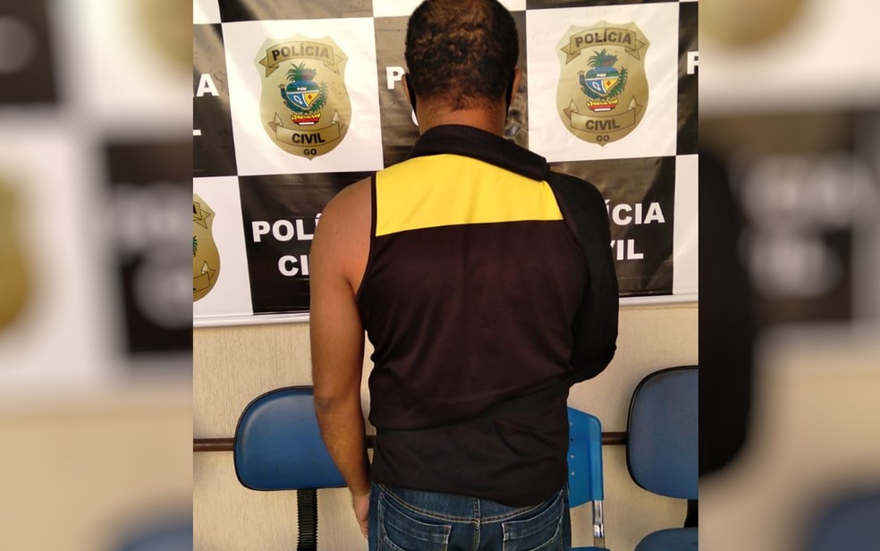 Padrasto é preso suspeito de agredir e ameaçar de morte enteado de 13 anos após ele pedir para assistir TV