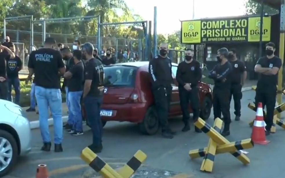 Policiais penais fazem manifestação cobrando aumento no efetivo e reajuste salarial, em Aparecida de Goiânia