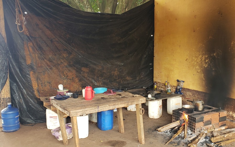 Dois adolescentes e três homens são resgatados em condições semelhantes ao trabalho escravo em lavoura de soja