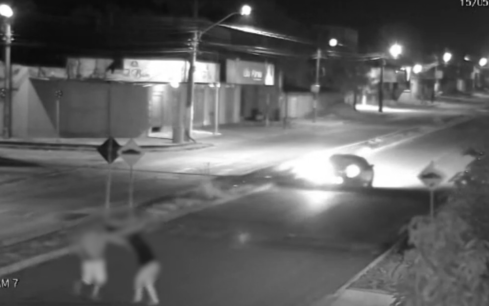 Moradores ouvem gritos de socorro e evitam que jovem fosse estuprada quando ia para o trabalho