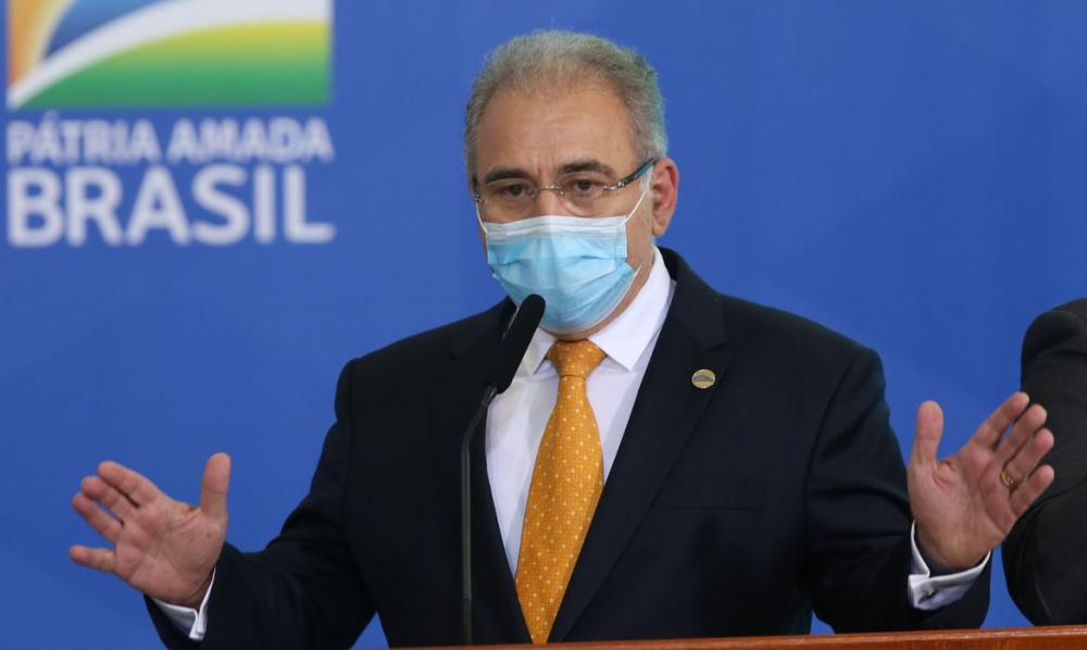 Vacina é esperança para pôr fim à pandemia, diz Queiroga