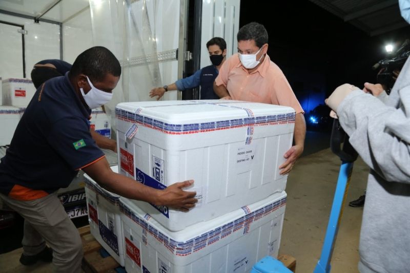 Goiás recebe novo carregamento de vacinas contra Covid-19