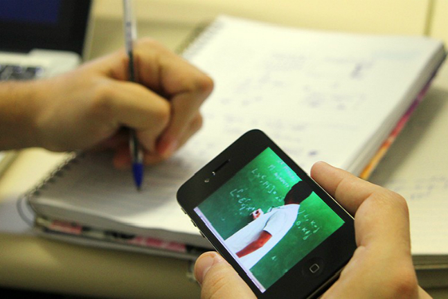 Jovens dizem que educação foi a área mais afetada durante pandemia