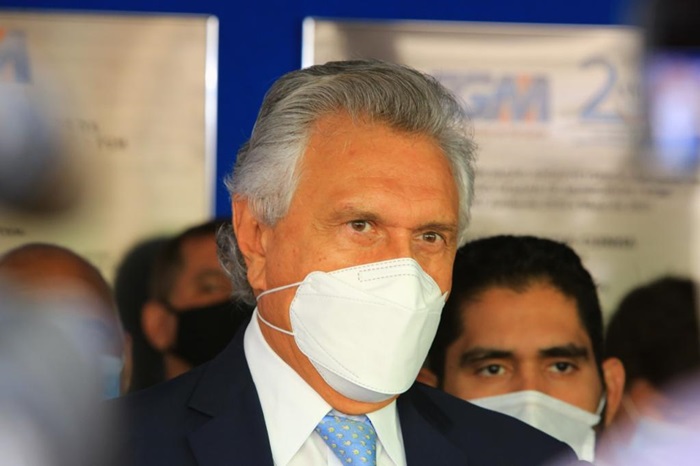 Caiado quer imunizar professores