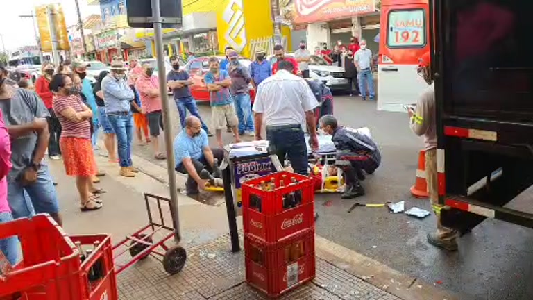 SAMU socorre homem que sofreu acidente enquanto ele trabalhava
