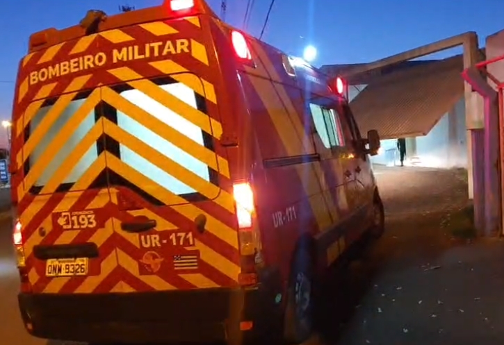 ACIDENTE GRAVE na BR-452 no percurso entre Usina Cambuí e Posto São Pedro. Acompanhamos o resgate e neste instante a viatura do Corpo de Bombeiros chega com uma das vítimas na UPA de Santa Helena.