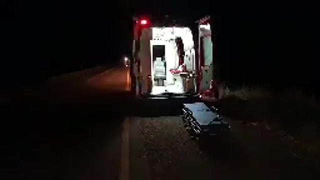 Capotamento próximo a Usina Santa Helena, na GO-210: Corpo de Bombeiros socorre a vítima