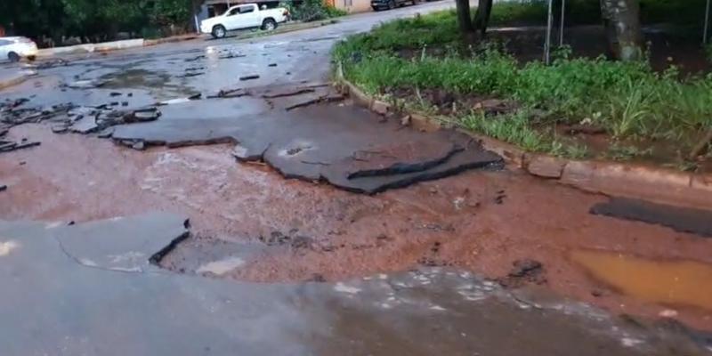 Av. Ursolino Parreira, fica comprometida com a forte chuva