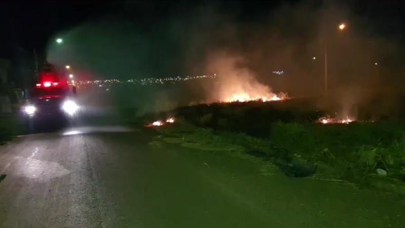Corpo de Bombeiros atua em ocorrência de incêndio no Parque Isaura