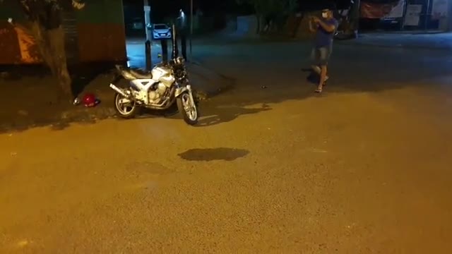 Acidente no Bairro Ouro Branco: dois motociclistas se chocam e são levados para a UPA