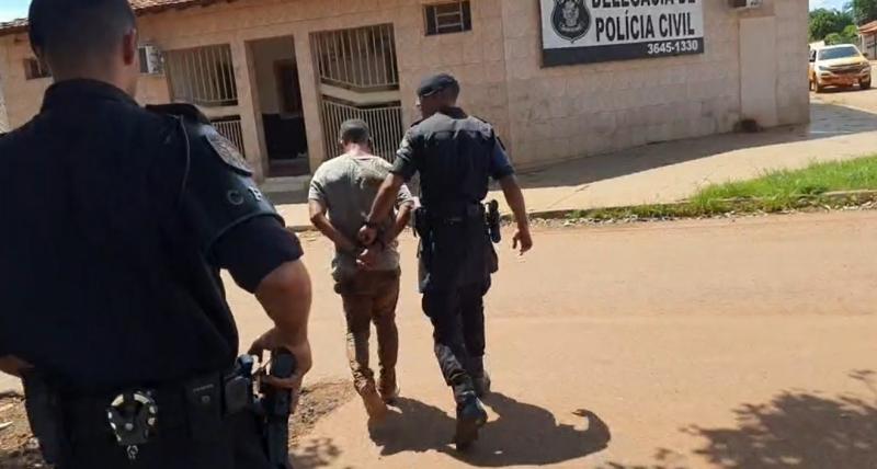 HOMICIDA QUE DESFERIU 7 FACADAS contra vítima é apresentado na Delegacia de Polícia de Acreúna