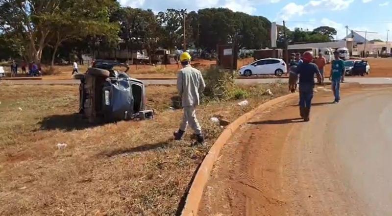 ACIDENTE DE TRÂNSITO no trevo de acesso da GO 164 COM 210 CORPO BOMBEIROS realiza primeiros socorros as vítimas e encaminham ao atendimento médico