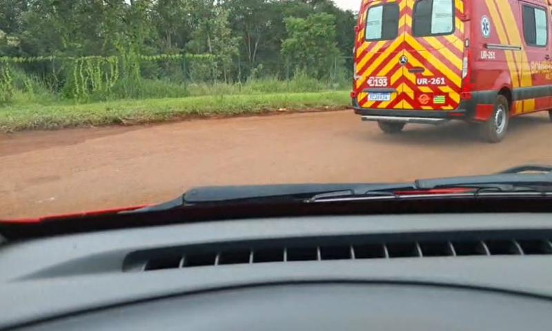 O Veículo de Resgate do Corpo de Bombeiros deixa o Presídio de Santa Helena e segue em direção a UPA