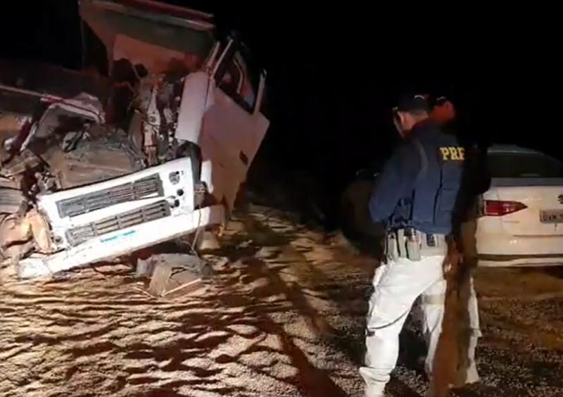 ACIDENTE AGORA A NOITE NA BR-452 no percurso do trevo de Santa Helena e trevo da Usina Cambuí
